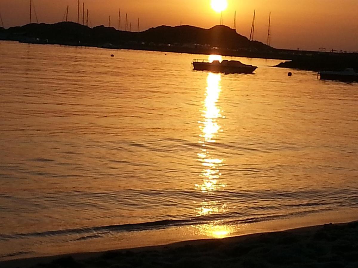 Fronte Mare Attico Indipendente Ed Esclusivo Con Terrazza Panoramica Daire Isola Rossa Dış mekan fotoğraf