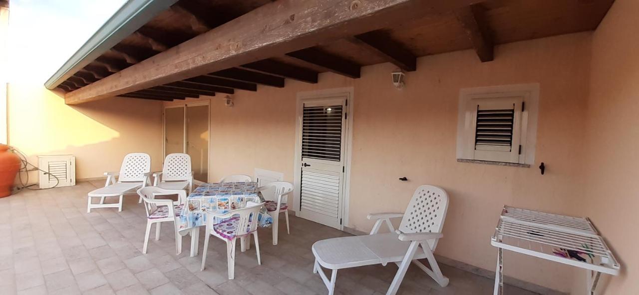 Fronte Mare Attico Indipendente Ed Esclusivo Con Terrazza Panoramica Daire Isola Rossa Dış mekan fotoğraf