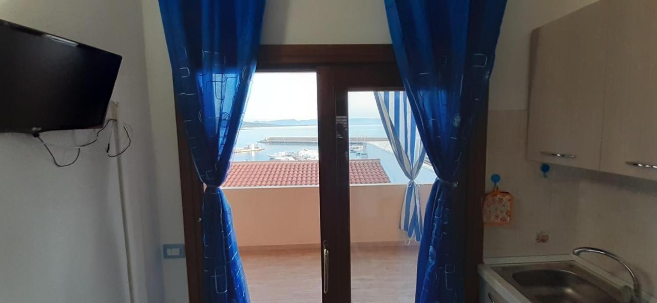 Fronte Mare Attico Indipendente Ed Esclusivo Con Terrazza Panoramica Daire Isola Rossa Dış mekan fotoğraf