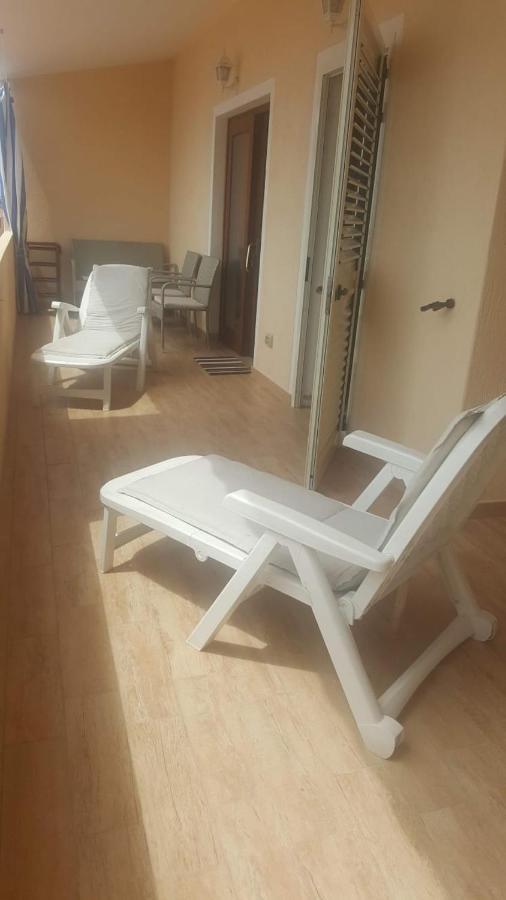 Fronte Mare Attico Indipendente Ed Esclusivo Con Terrazza Panoramica Daire Isola Rossa Dış mekan fotoğraf
